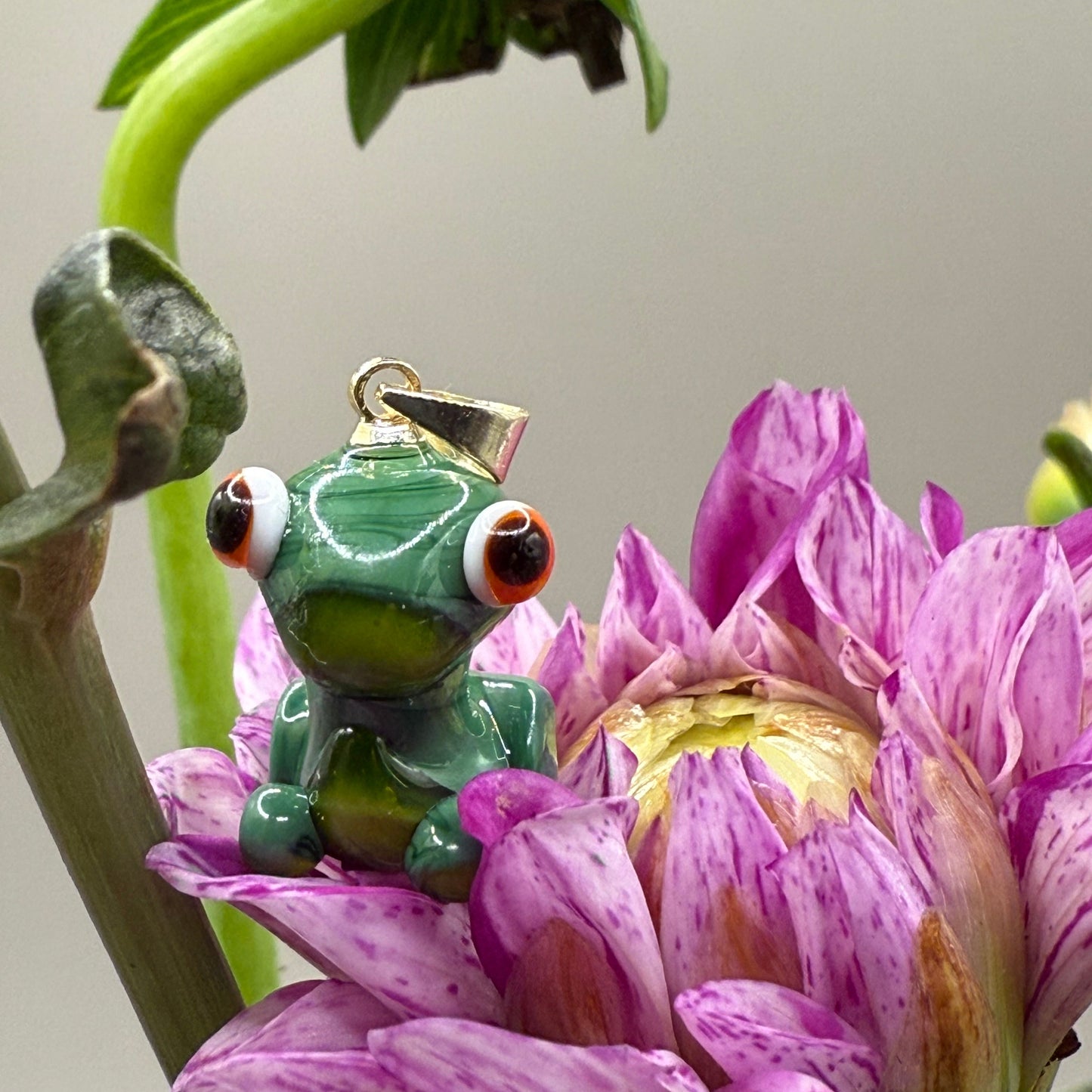 En liten lykkebringer 🐸 Håndlaget frosk i glass