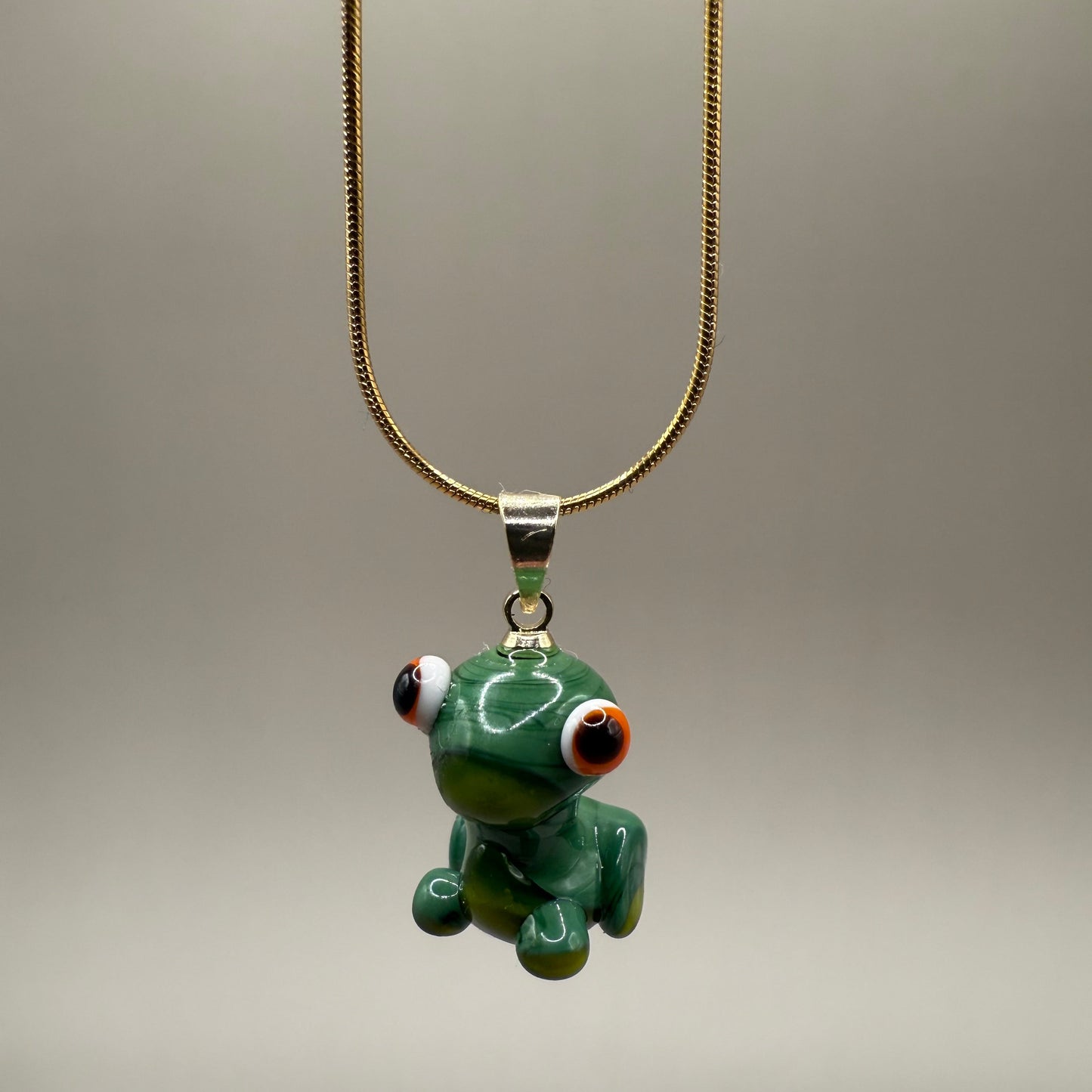 En liten lykkebringer 🐸 Håndlaget frosk i glass
